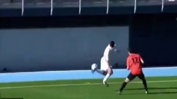 Genç Zidane'dan şık hareket