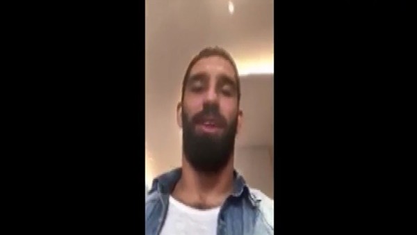 Arda Turan ve Mesut Özil'den Türk boksöre destek