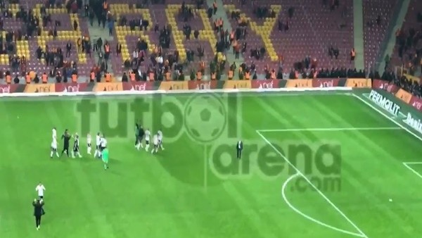 Beşiktaşlı futbolculardan maç sonu üçlü