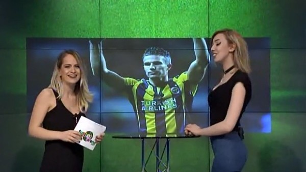 Kız kıza futbol yorumu - 4