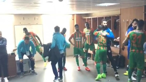 Vagner Love takımı böyle motive etti