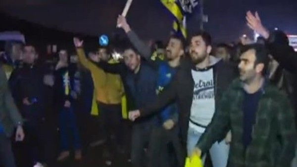Fenerbahçeli taraftarlardan coşkulu karşılama