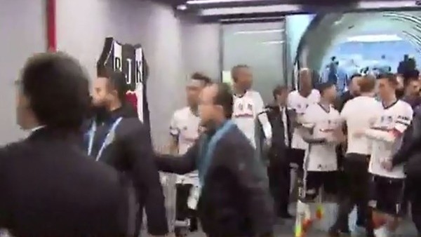 İşte koridorlarda yaşanan gergin anlar