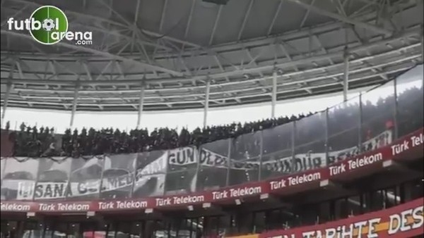 Arena'da pankart krizi