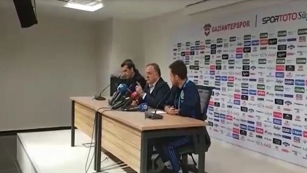 Advocaat: 'Tek bir oyuncum dahi başka hoca isterse ben giderim'