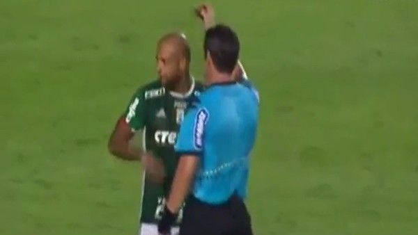 Melo rakibine fena daldı!