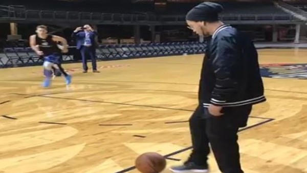 Smacın asisti Ronaldinho'dan!