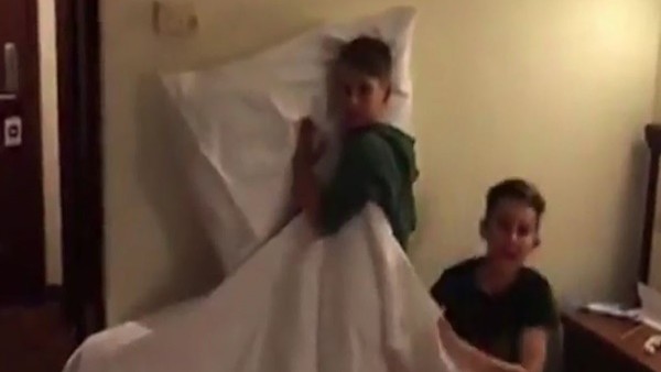 Galatasaraylı miniklerden Hababam Sınıfı performansı