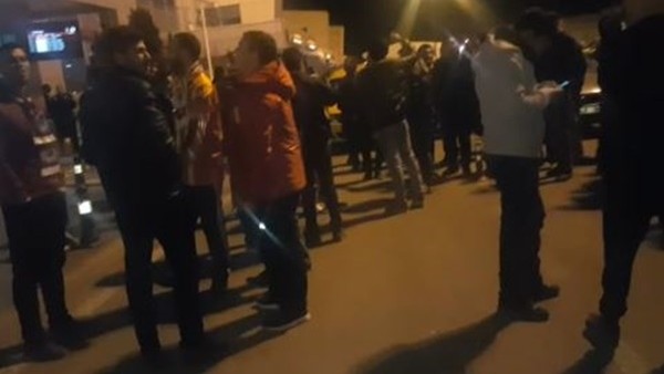 Kayserispor taraftarlarından Güray Vural tezahüratı.