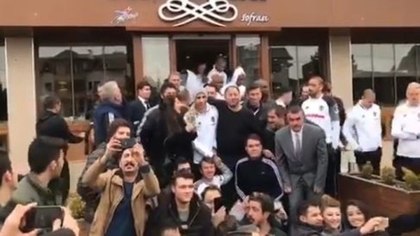 Tafaftarlar Beşiktaşlı futbolcularla fotoğraf çektirdi