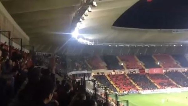 Fenerbahçe taraftarından yönetime istifa çağrısı