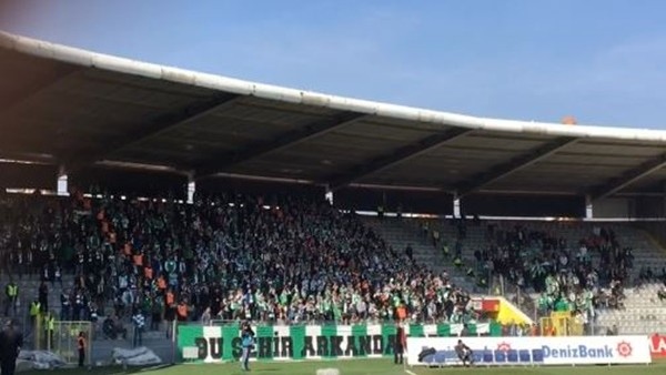 Konyasporlu taraftarlar takımını yalnız bırakmadı