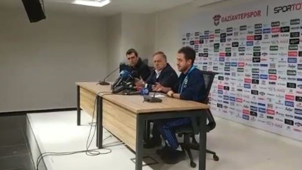 Advocaat: 'Sahada yürüyen ben değilim, Oyunculara sorun'