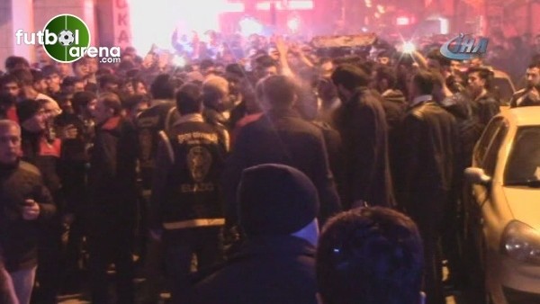 Elazığ'da Beşiktaşlılar galibiyet sevincini doyasıya kutladı