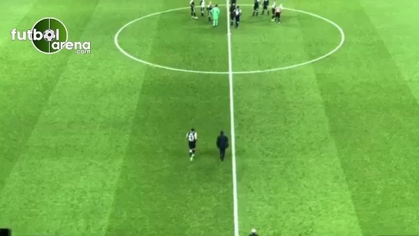 Cenk Tosun, Şenol Güneş'i tribünlere götürdü