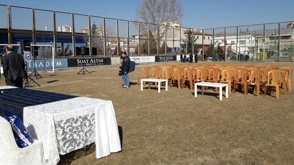 Kayseri Erciyesspor'un olağanüstü kongresi antrenman sahasında yapılıyor