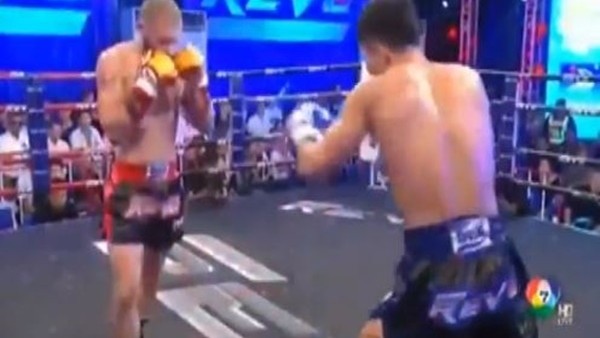 Tekmeden öyle bir kaçtı ki..