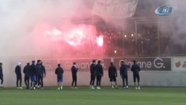 Trabzonspor taraftarından takımlarına sevgi gösterisi