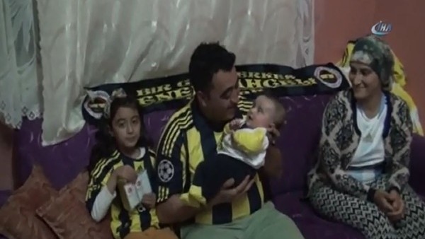 Oğlunun biri Alex diğeri Sow!