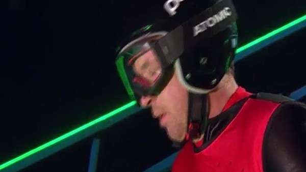 Liverpool'un efsanesi kayak yapmaya kalkınca!