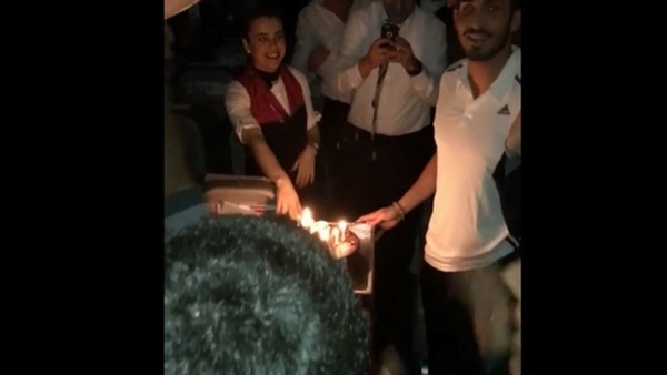 Kayserisporlu Levent Gülen'in doğum günü uçakta kutlandı