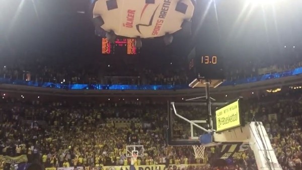 Ülker Arena, İzmir marşı ile inledi