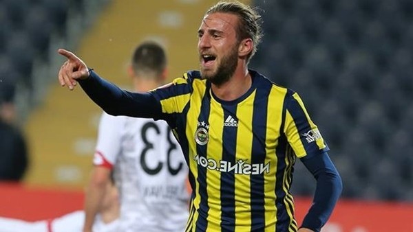 Fenerbahçe'nin genç yıldızından müthiş frikik!