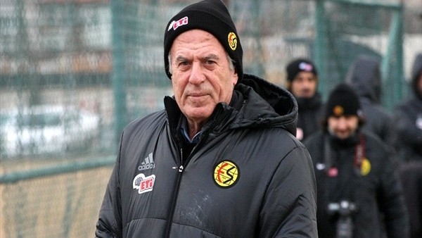 Mustafa Denizli, Eskişehirspor ile ilk antrenmanına çıktı