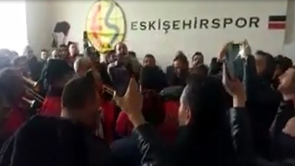 Eskişehirspor taraftarından Mustafa Denizli bestesi