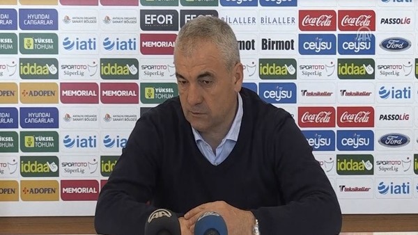 Rıza Çalımbay: 'Seneye ilk 5'e oynayan bir takım olmamız gerek'