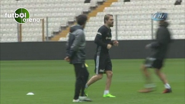 Demba Ba ve Caner takımla çalıştı