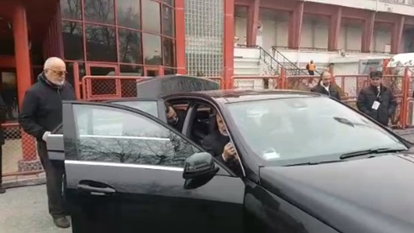 Rizespor Başkanı Metin Kalkavan ve Hikmet Karaman stattan beraber ayrıldı