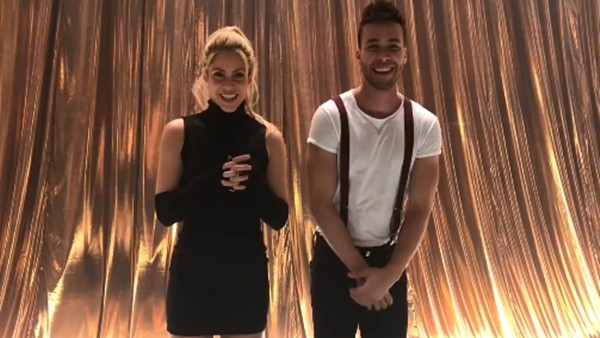 Shakira bu kez bachata öğretiyor