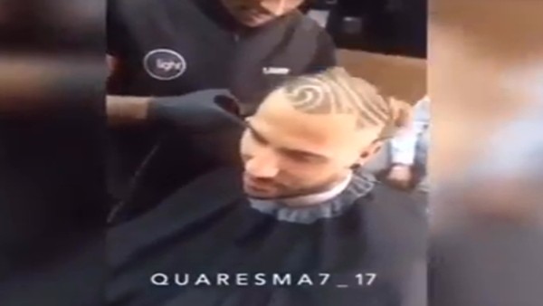 Ricardo Quaresma saçlarını kestiriyor