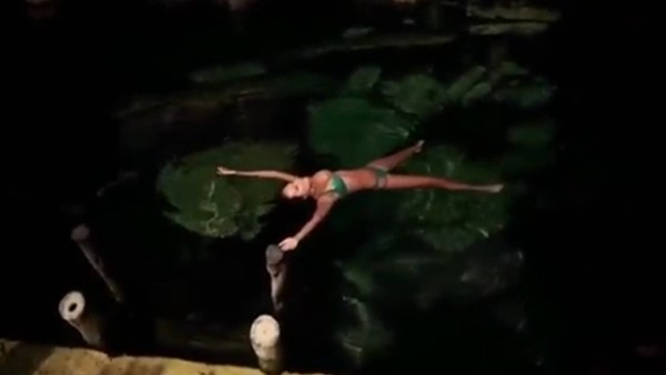 Boksör Mia Kang verdiği pozlarla olay yarattı