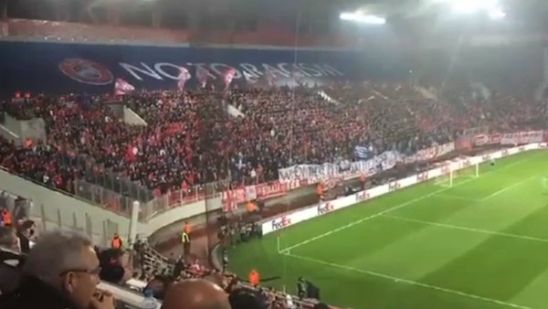 Karaiskakis stadında Olympiakos taraftarları