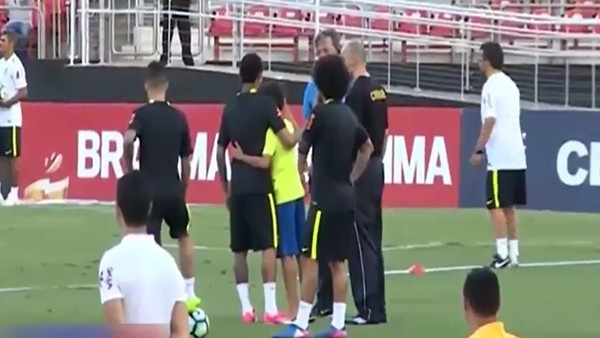 Neymar'a sarılmanın paha biçilmez mutluluğu