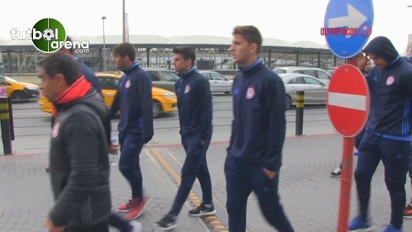 Olympiakos oyuncuları Beşiktaş maçı öncesi Vodafone Arena çevresini turladı.