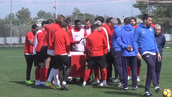 Eto'o'ya sürpriz doğum günü kutlaması