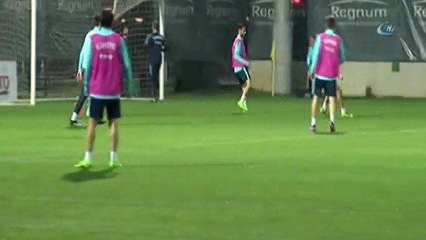 Milli Takım'da hazırlıklarnıı sürdürüyor