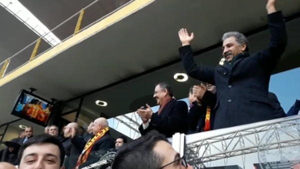 Çevre ve Şehircilik Bakanı Mehmet Özhaseki'nin gol sevinci