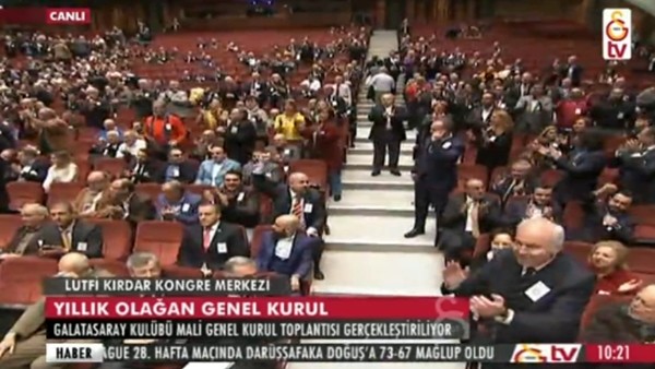 Galatasaray Genel Kurulu'nda İzmir Marşı!