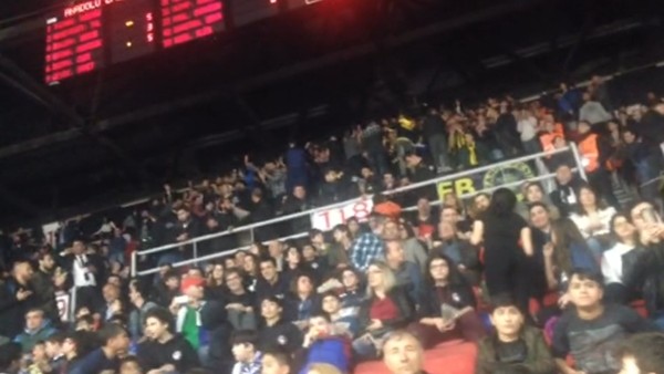 Fenerbahçe taraftar grupları GFB ve Anadolu GFB'inn karşılıklı atışması