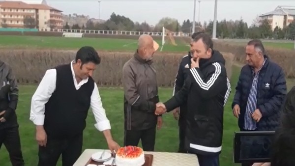 Kayserispor'da kaleci antrenörü Levent Açıl'ın doğum günü kutlandı