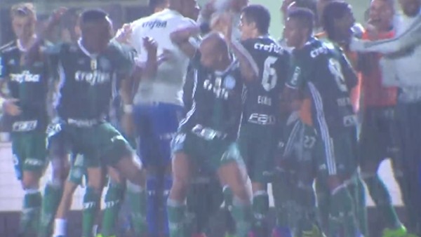 Felipe Melo'dan çılgın dans