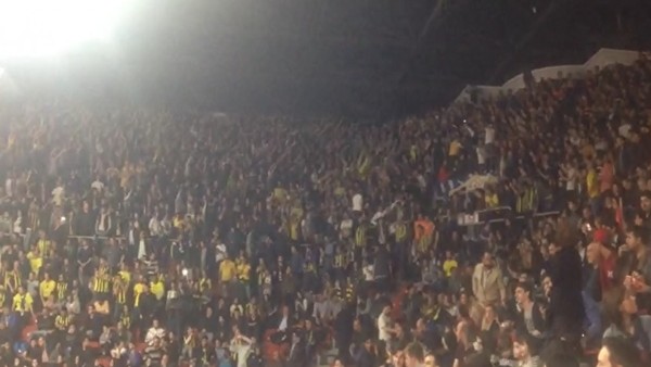 Fenerbahçeli taraftarlar Abdi İpekçi'yi coşturdu