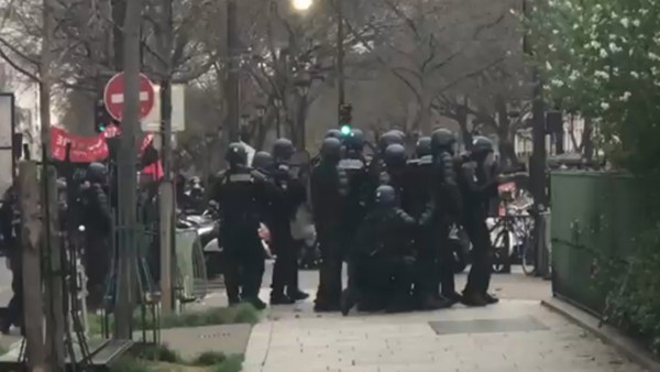 PSG - Lyon maçı öncesi holiganlar polisle çatıştı