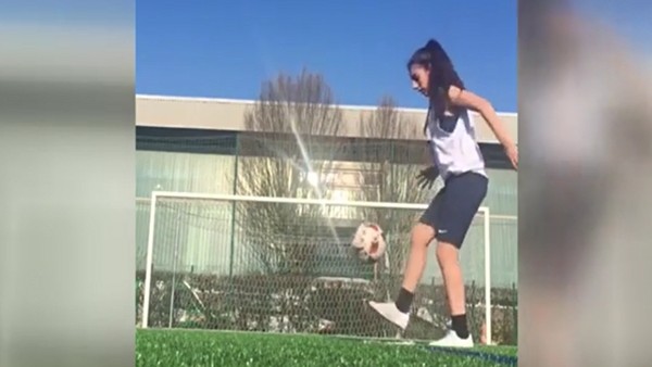 Ronaldinho'ya taş çıkartan kadın!