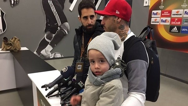 Ricardo Quaresma maç sonu çocuğuyla birlikte