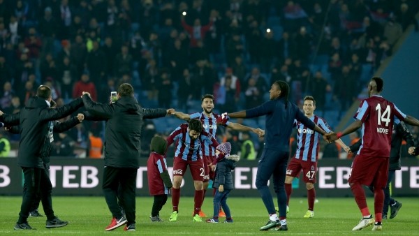 Trabzonsporlu oyunculardan kolbastı